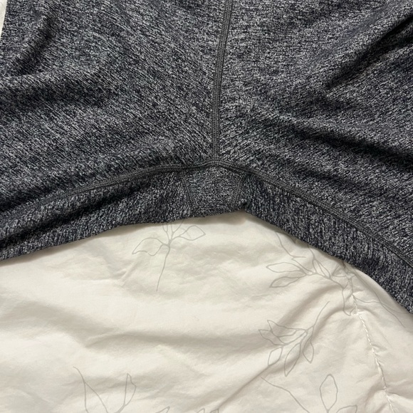 HighRise Lululemon Grey Crop - Picture 3 of 6